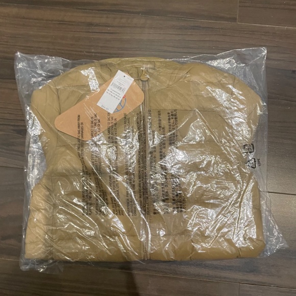 Brand new size 4T or 5T Gap kids dinosaur Primaloft lightweight puffer jacket - Picture 5 of 8